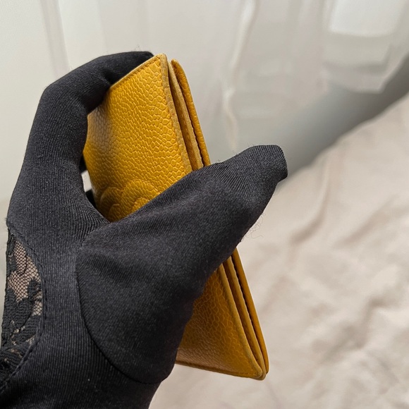 Auth Chanel Yellow Classic Caviar CC Logo Bi-Fold Card Holder - PreLoved - Picture 9 of 10